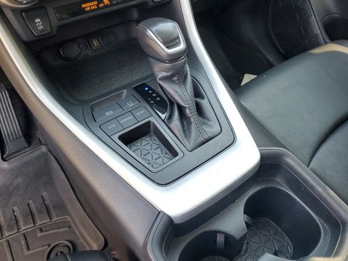 Used 2021 Toyota RAV4 XLE Premium image 24