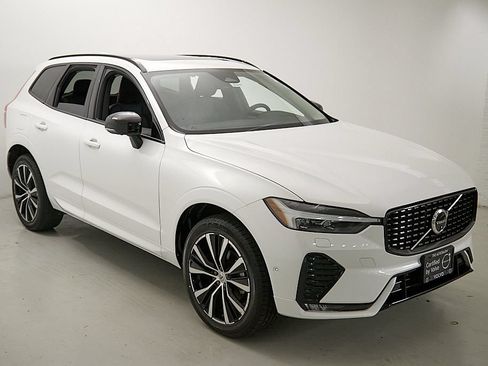 Used 2024 Volvo XC60 B5 Plus w/ Protection Package Premier AWD/4WD image 4