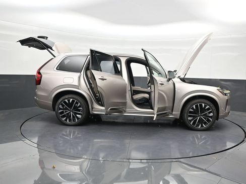 New 2026 Volvo XC90 T8 Plus w/ Protection Package Premier AWD/4WD image 30