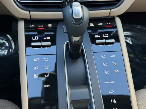 Certified 2022 Porsche Macan image 31