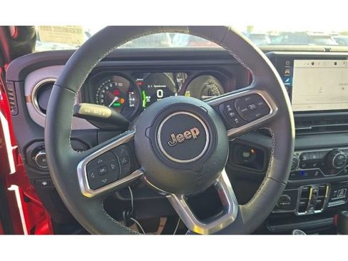 Used 2025 Jeep Wrangler Unlimited Sahara w/ Safety Group AWD/4WD image 7