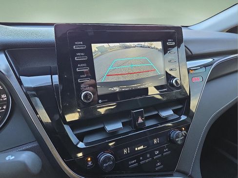 Used 2024 Toyota Camry SE image 17