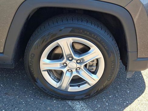 Certified 2024 Jeep Compass Latitude AWD/4WD image 9