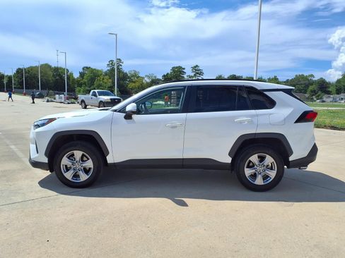 Certified 2025 Toyota RAV4 XLE FWD image 9