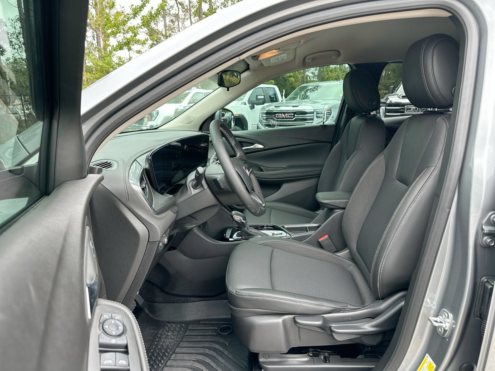 Used 2025 Buick Encore GX Preferred FWD image 19
