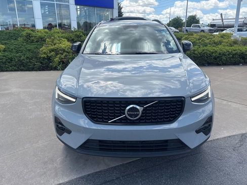 Used 2024 Volvo XC40 B5 Ultimate w/ Protection Package Premier AWD/4WD image 3