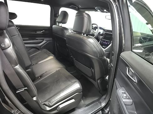 Used 2024 Jeep Grand Cherokee L Laredo AWD/4WD image 17
