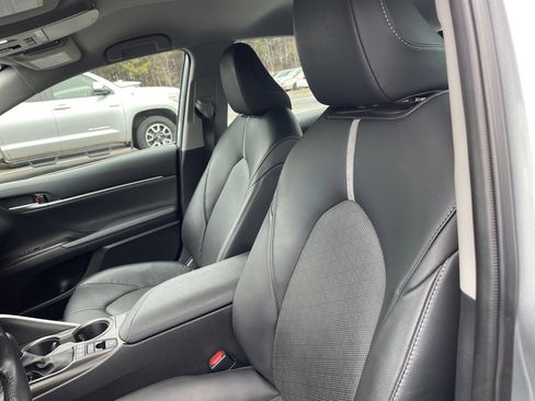 Used 2023 Toyota Camry XSE image 9