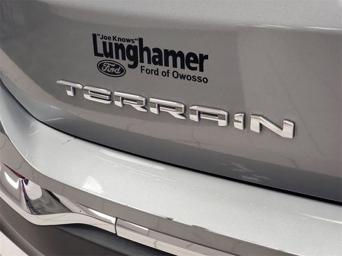 Used 2024 GMC Terrain SLT image 31