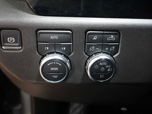 Certified 2025 GMC Sierra 1500 SLT image 28