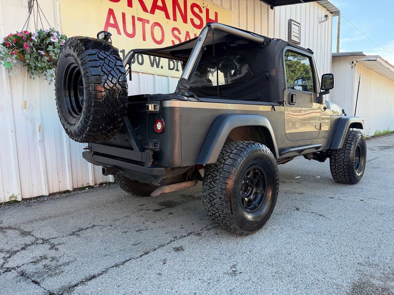 Used 2005 Jeep Wrangler Unlimited AWD/4WD image 2