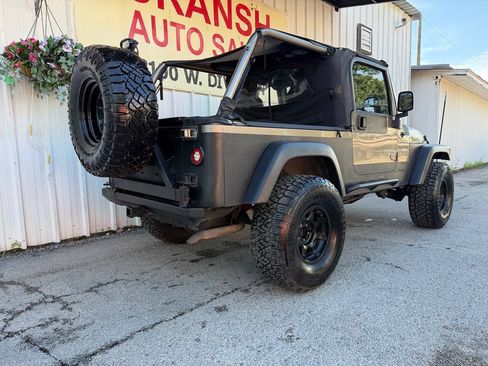 Used 2005 Jeep Wrangler Unlimited AWD/4WD image 2
