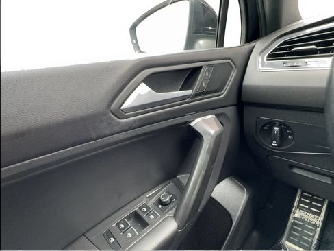 Used 2021 Volkswagen Tiguan SE R-Line FWD image 48