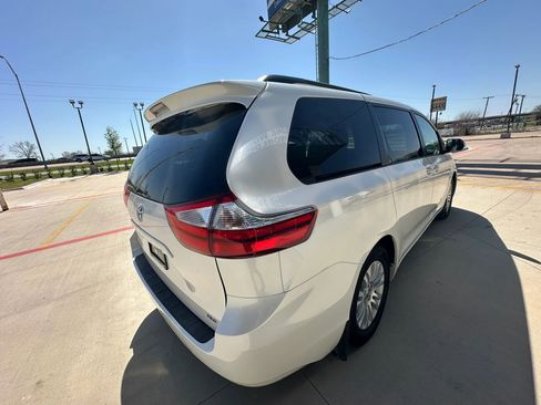 Used 2015 Toyota Sienna XLE image 5