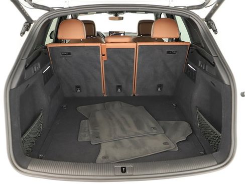 Used 2025 Audi Q5 Prestige w/ Prestige Package image 29