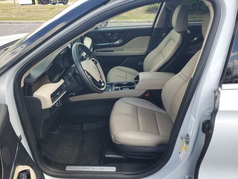Used 2025 Lincoln Corsair Grand Touring w/ Rear Removable Package Tray AWD/4WD image 18