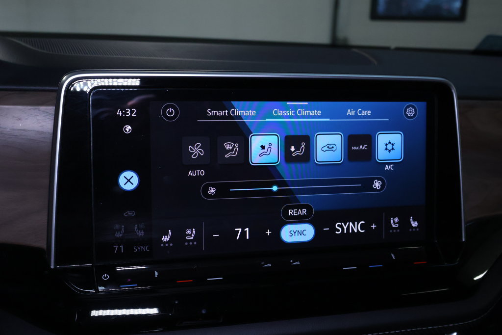 Used 2024 Volkswagen Atlas SE AWD/4WD image 32