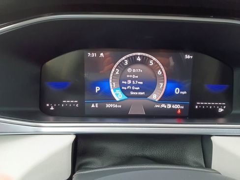 Used 2025 Volkswagen Taos SE AWD/4WD image 2