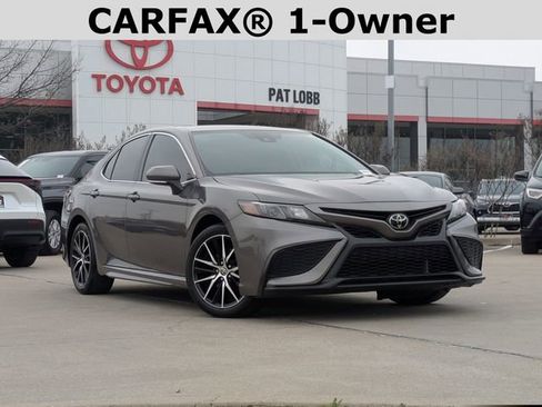 Used 2024 Toyota Camry SE image 2