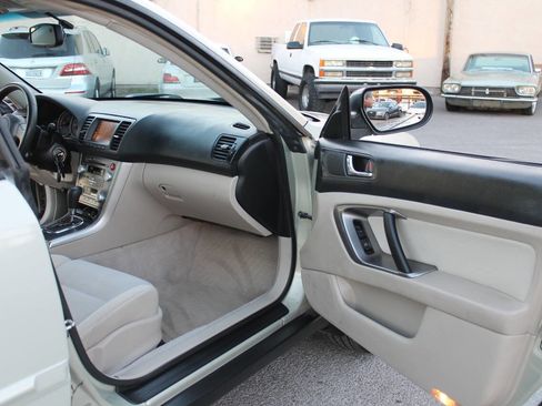 Used 2007 Subaru Outback 2.5i L.L. Bean image 32