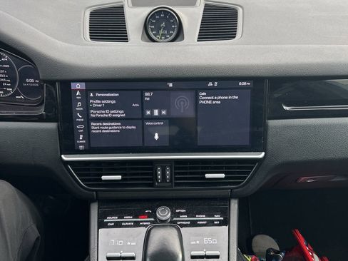 Used 2019 Porsche Cayenne E-Hybrid AWD/4WD image 11