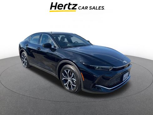 Used 2025 Toyota Crown XLE image 1