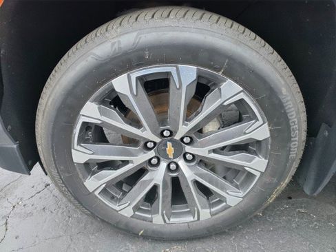 Used 2022 Chevrolet Tahoe LT w/ Luxury Package AWD/4WD image 10
