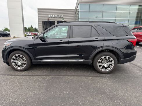 Used 2025 Ford Explorer Active w/ Active Comfort Package AWD/4WD image 9