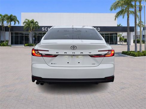 Used 2025 Toyota Camry SE w/ Convenience Package image 6