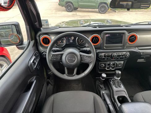 Used 2023 Jeep Gladiator Willys image 12