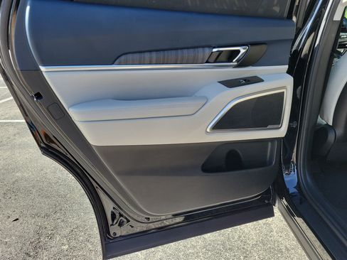 Used 2024 Kia Telluride EX w/ EX Captain's Chair Package FWD image 10