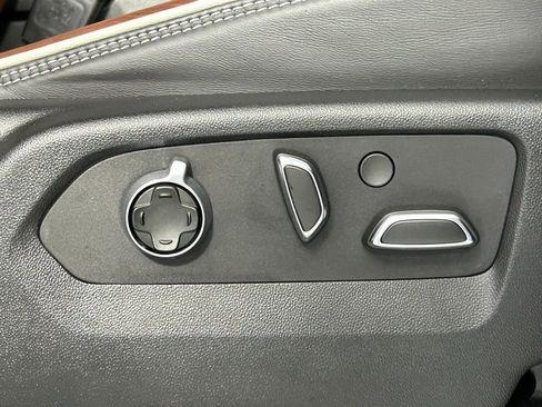 Used 2024 GMC Yukon Denali Ultimate image 11