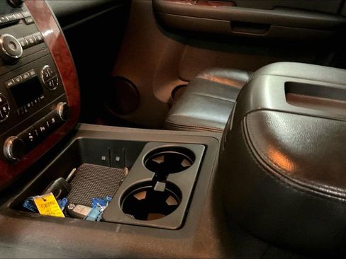 Used 2009 Chevrolet Avalanche LS image 18