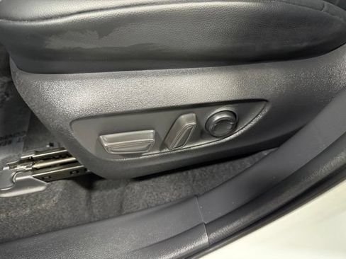 Used 2022 Toyota Highlander XLE AWD/4WD image 24