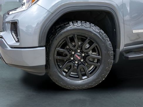 Used 2022 GMC Sierra 1500 Elevation w/ LPO, Elevation Black Package AWD/4WD image 4