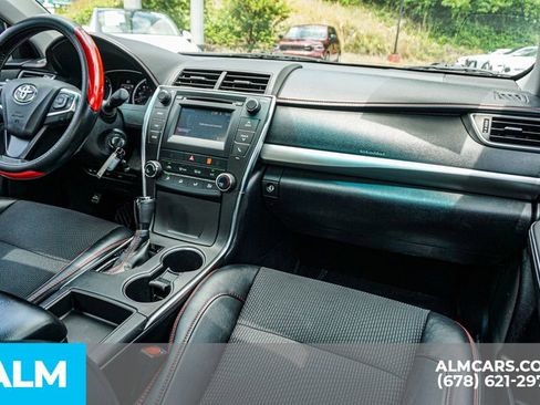 Used 2017 Toyota Camry SE w/ Moonroof Package FWD image 24