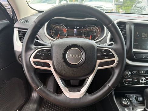 Used 2017 Jeep Cherokee Trailhawk w/ Comfort/Convenience Group AWD/4WD image 50