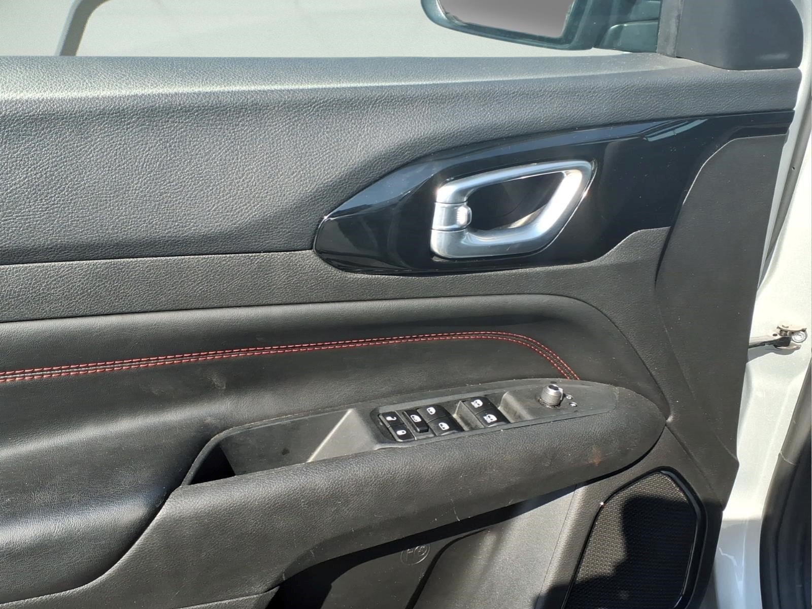 Used 2025 Jeep Compass Trailhawk AWD/4WD image 9