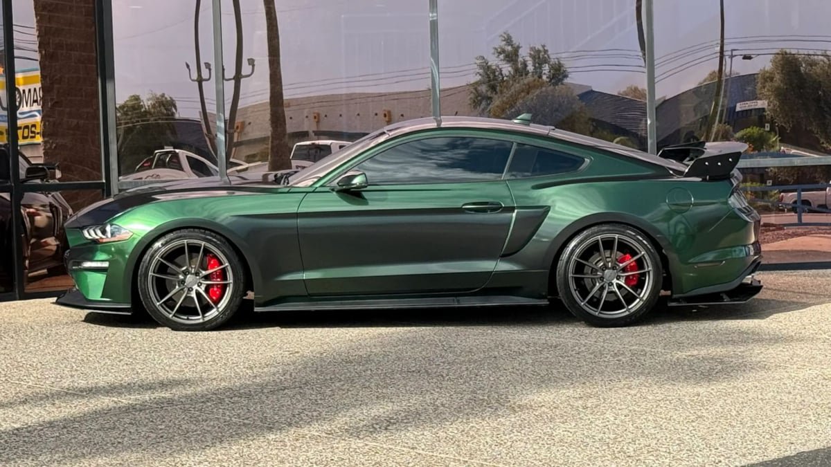 Used 2021 Ford Mustang GT Premium w/ Equipment Group 401A RWD image 4