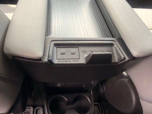 Used 2025 Toyota Sienna XLE w/ XLE Plus Package AWD/4WD image 30