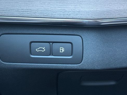 New 2026 Volvo XC90 T8 Plus w/ Protection Package Premier image 33