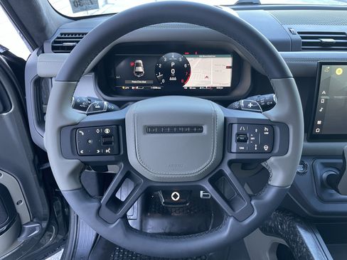 Certified 2025 Land Rover Defender 110 image 21