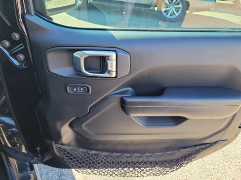 Used 2018 Jeep Wrangler Unlimited Rubicon AWD/4WD image 10