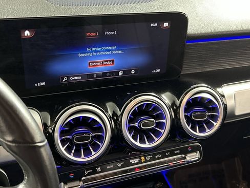 Used 2023 Mercedes-Benz GLB 250 w/ Premium Package image 17