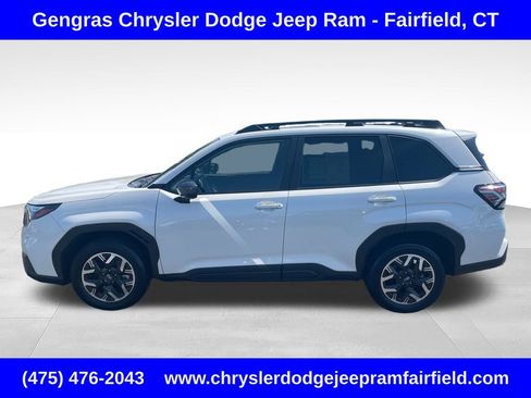 Used 2025 Subaru Forester Premium AWD/4WD image 4