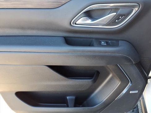 Used 2022 Chevrolet Suburban Z71 w/ Luxury Package image 36