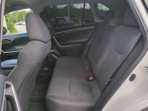 Used 2022 Toyota RAV4 LE FWD image 13