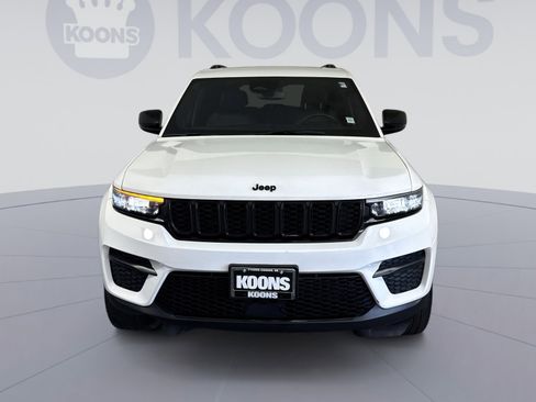 Used 2023 Jeep Grand Cherokee Altitude image 11