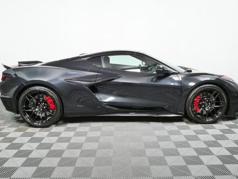 Used 2024 Chevrolet Corvette Z06 RWD image 3