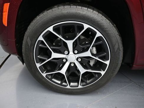 Used 2023 Jeep Grand Cherokee Summit image 19